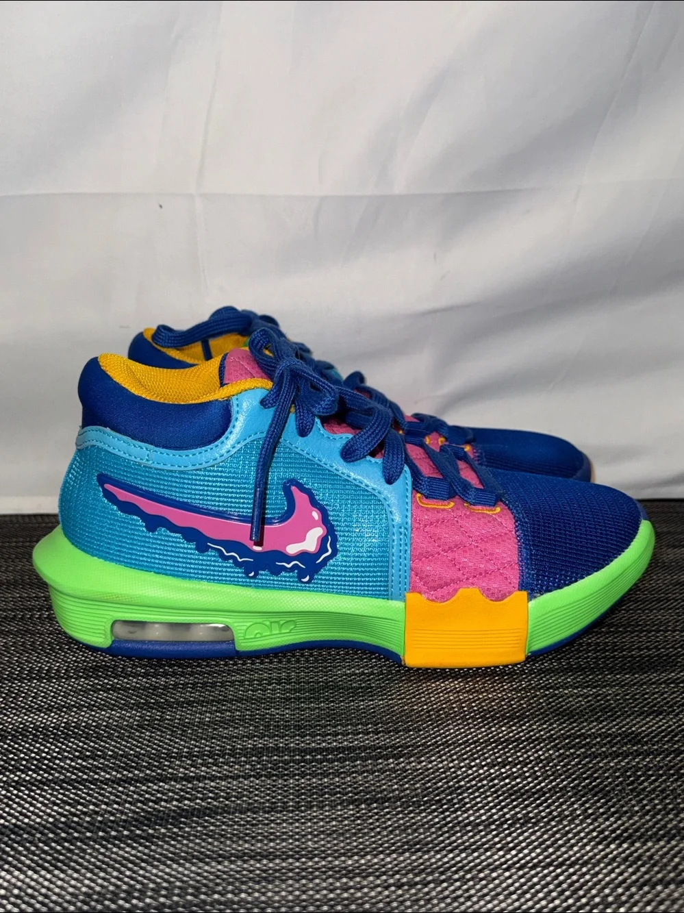 Nike LeBron Witness 8 